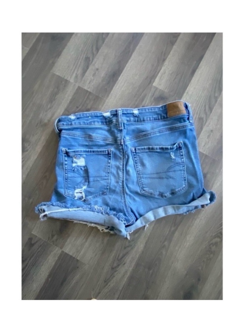 AMERICAN EAGLE Ripped High Rise Jean Shorts Size 12 - Picture 4 of 8